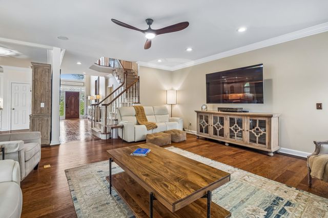 1018 Heritage Woods Dr, Hendersonville, TN 37075