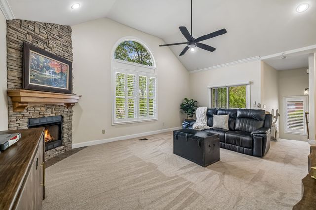 1018 Heritage Woods Dr, Hendersonville, TN 37075