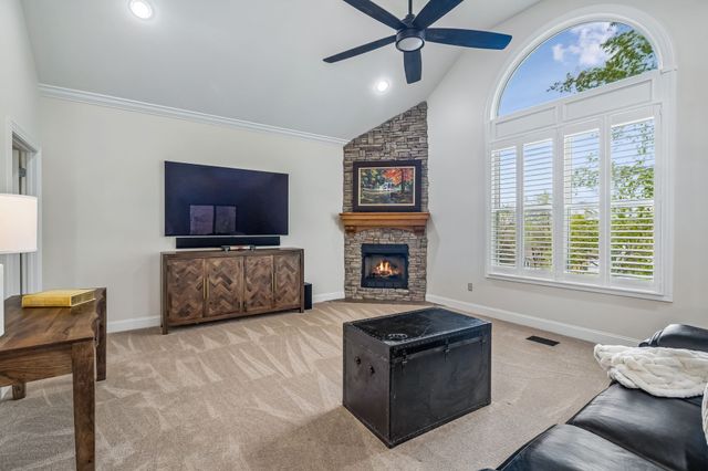 1018 Heritage Woods Dr, Hendersonville, TN 37075