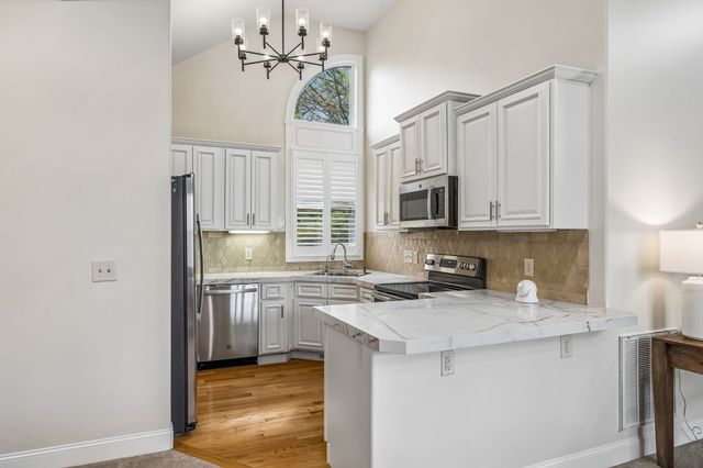 1018 Heritage Woods Dr, Hendersonville, TN 37075