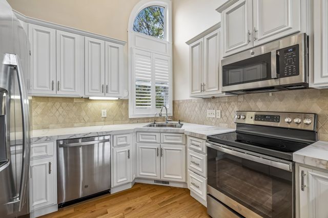 1018 Heritage Woods Dr, Hendersonville, TN 37075
