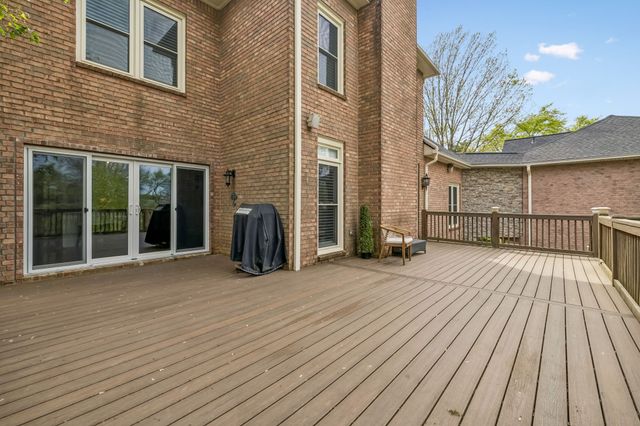 1018 Heritage Woods Dr, Hendersonville, TN 37075