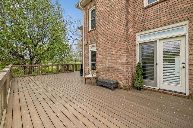 1018 Heritage Woods Dr, Hendersonville, TN 37075