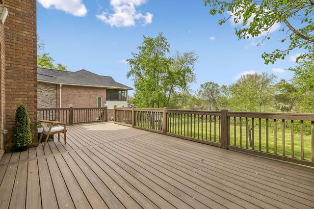 1018 Heritage Woods Dr, Hendersonville, TN 37075