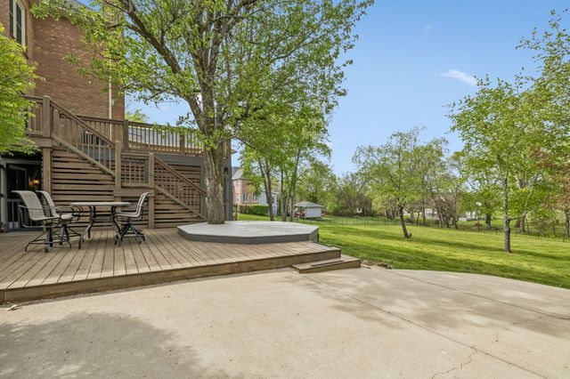 1018 Heritage Woods Dr, Hendersonville, TN 37075