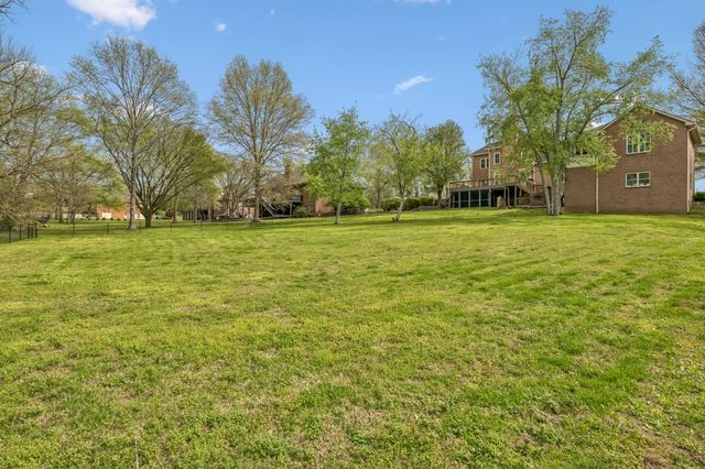 1018 Heritage Woods Dr, Hendersonville, TN 37075