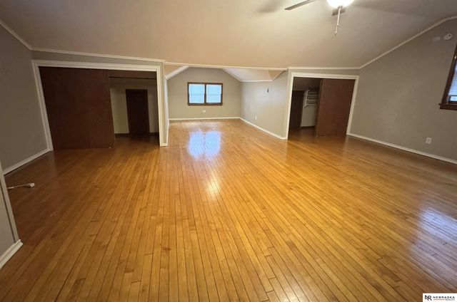 832 S 35th Avenue, Omaha, NE 68105
