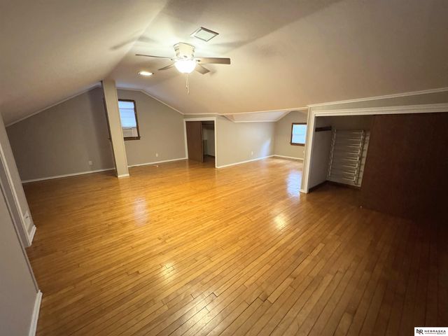832 S 35th Avenue, Omaha, NE 68105