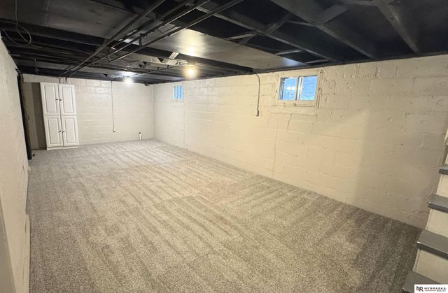 832 S 35th Avenue, Omaha, NE 68105