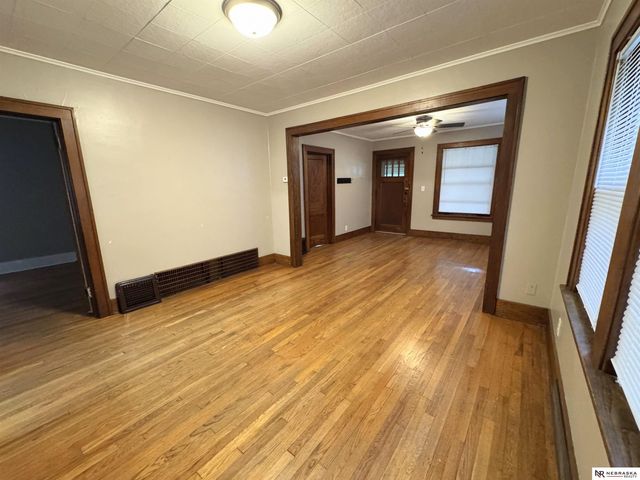 832 S 35th Avenue, Omaha, NE 68105