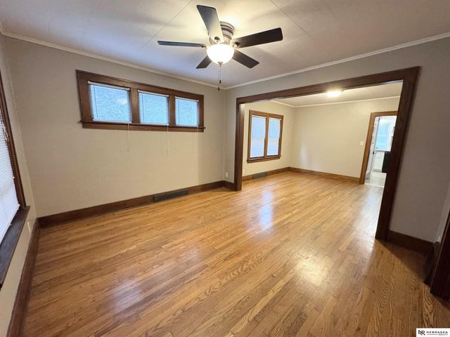 832 S 35th Avenue, Omaha, NE 68105
