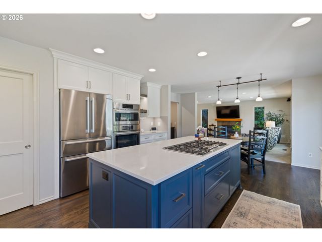 13852 TAYLORS CREST Ln, Lake Oswego, OR 97035