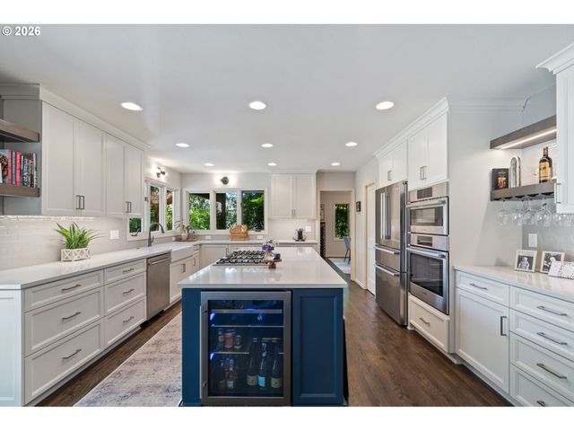 13852 TAYLORS CREST Ln, Lake Oswego, OR 97035