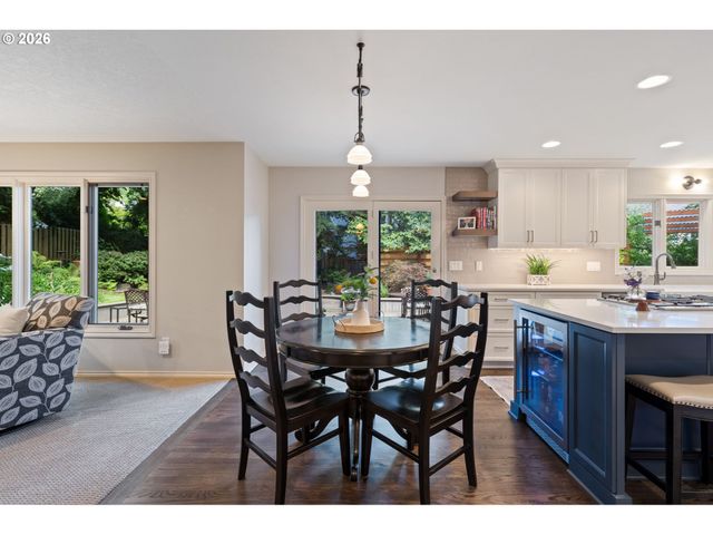 13852 TAYLORS CREST Ln, Lake Oswego, OR 97035