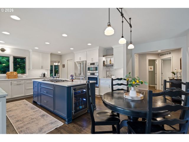 13852 TAYLORS CREST Ln, Lake Oswego, OR 97035