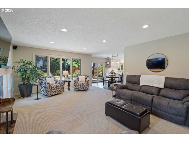 13852 TAYLORS CREST Ln, Lake Oswego, OR 97035