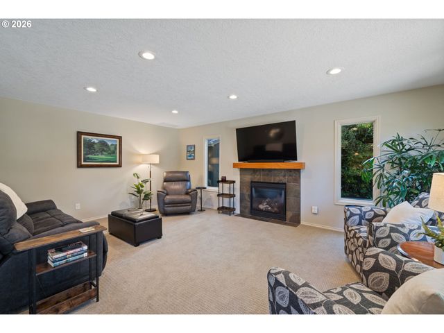 13852 TAYLORS CREST Ln, Lake Oswego, OR 97035