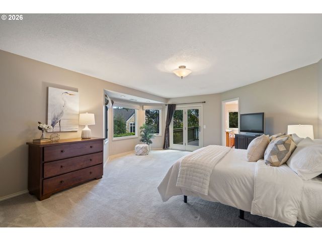 13852 TAYLORS CREST Ln, Lake Oswego, OR 97035