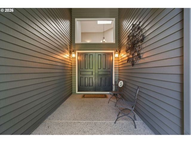13852 TAYLORS CREST Ln, Lake Oswego, OR 97035