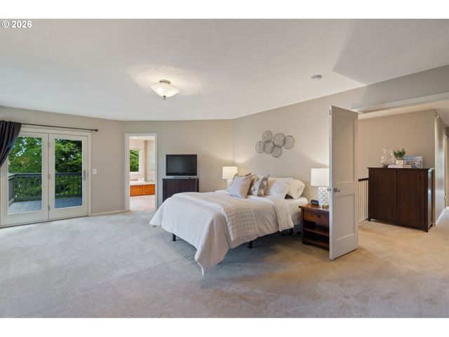 13852 TAYLORS CREST Ln, Lake Oswego, OR 97035
