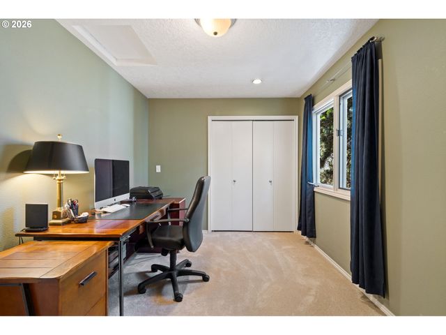 13852 TAYLORS CREST Ln, Lake Oswego, OR 97035