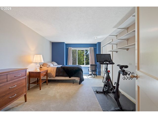 13852 TAYLORS CREST Ln, Lake Oswego, OR 97035