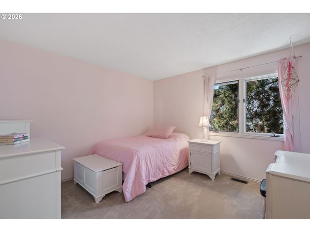 13852 TAYLORS CREST Ln, Lake Oswego, OR 97035