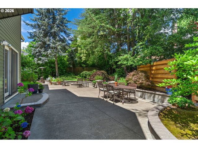13852 TAYLORS CREST Ln, Lake Oswego, OR 97035