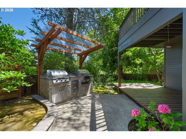 13852 TAYLORS CREST Ln, Lake Oswego, OR 97035