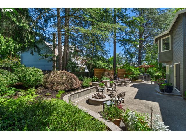 13852 TAYLORS CREST Ln, Lake Oswego, OR 97035