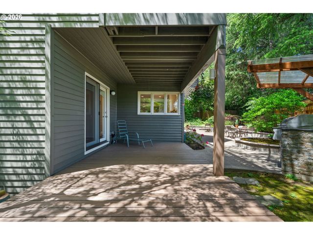 13852 TAYLORS CREST Ln, Lake Oswego, OR 97035