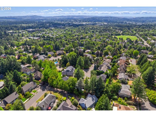 13852 TAYLORS CREST Ln, Lake Oswego, OR 97035