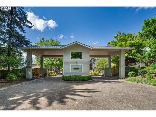 13852 TAYLORS CREST Ln, Lake Oswego, OR 97035
