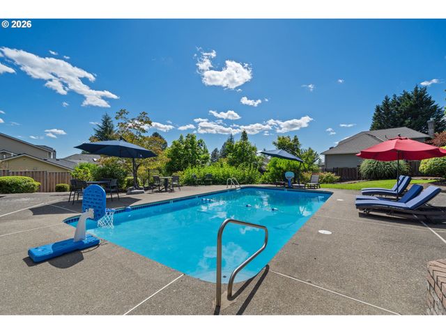 13852 TAYLORS CREST Ln, Lake Oswego, OR 97035