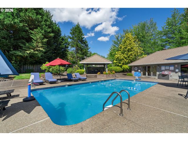 13852 TAYLORS CREST Ln, Lake Oswego, OR 97035