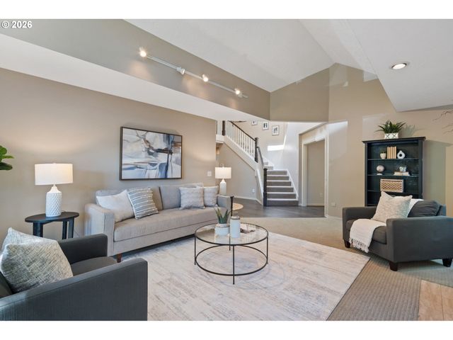13852 TAYLORS CREST Ln, Lake Oswego, OR 97035
