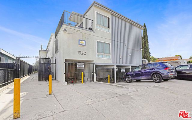 1320 W 97th Street, Los Angeles, CA 90044