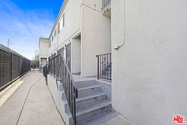 1320 W 97th Street, Los Angeles, CA 90044