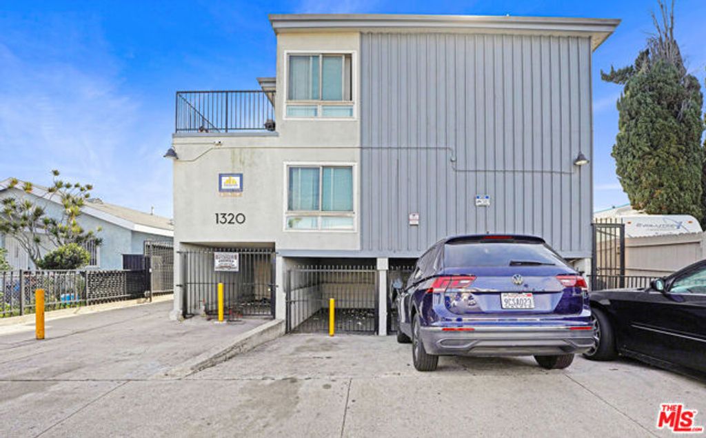 1320 W 97th Street, Los Angeles, CA 90044