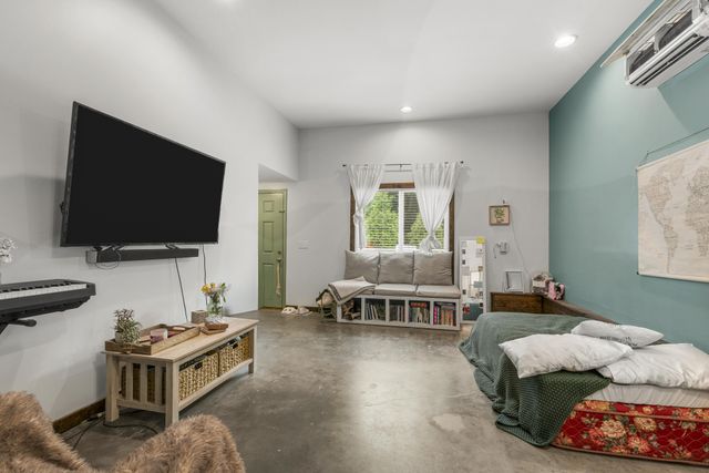 249 Walnut Grove Rd, Christiana, TN 37037