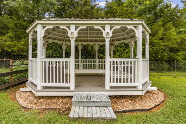 249 Walnut Grove Rd, Christiana, TN 37037