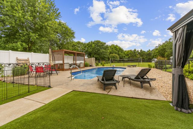 249 Walnut Grove Rd, Christiana, TN 37037