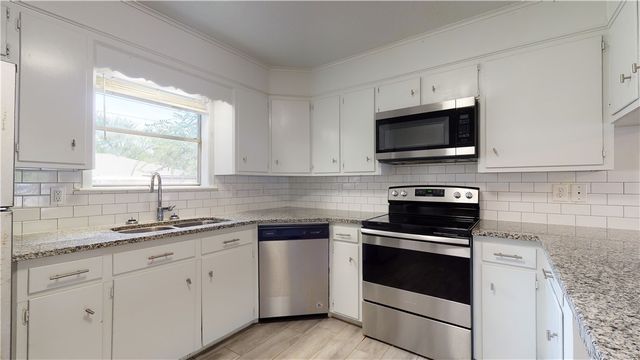 3923 Olive B, Bryan, TX 77801