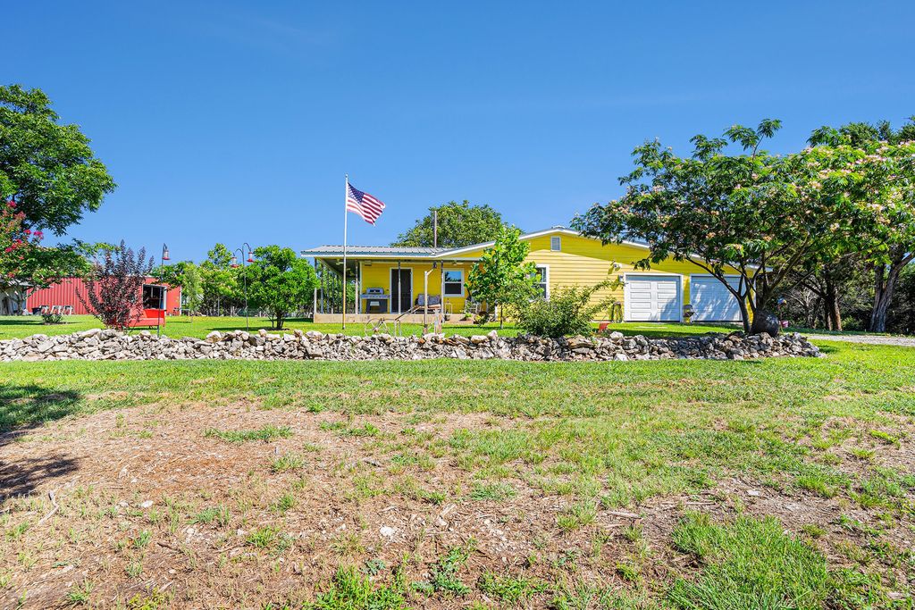 8737 Lakeview Drive, Cleburne, TX 76033