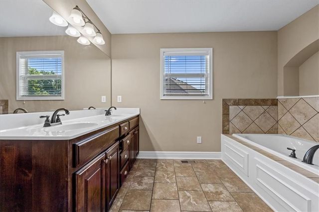 806 154th Circle, Basehor, KS 66007