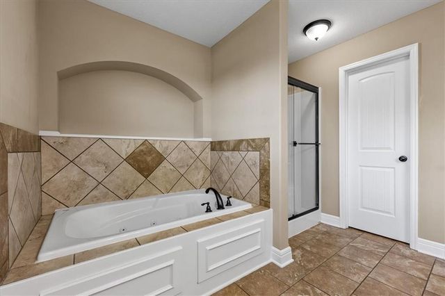 806 154th Circle, Basehor, KS 66007