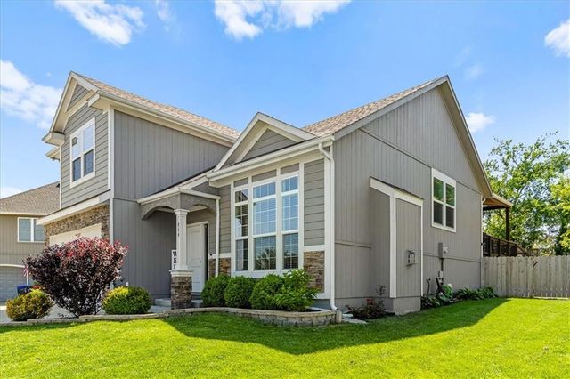 806 154th Circle, Basehor, KS 66007