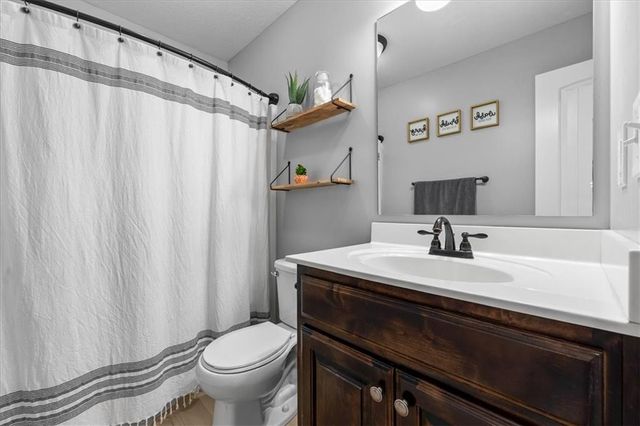 806 154th Circle, Basehor, KS 66007