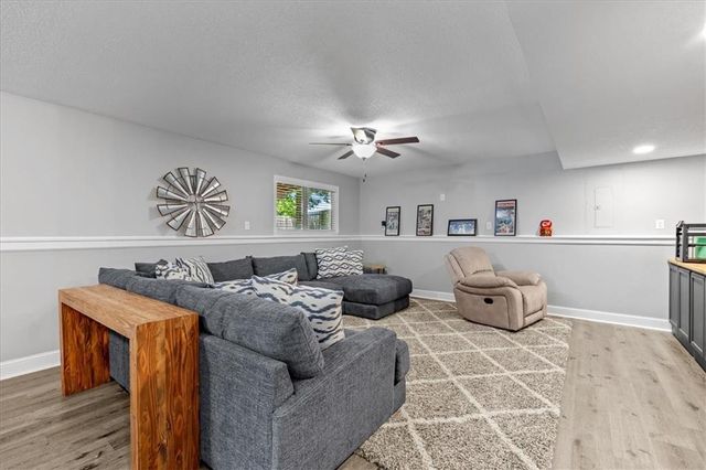 806 154th Circle, Basehor, KS 66007