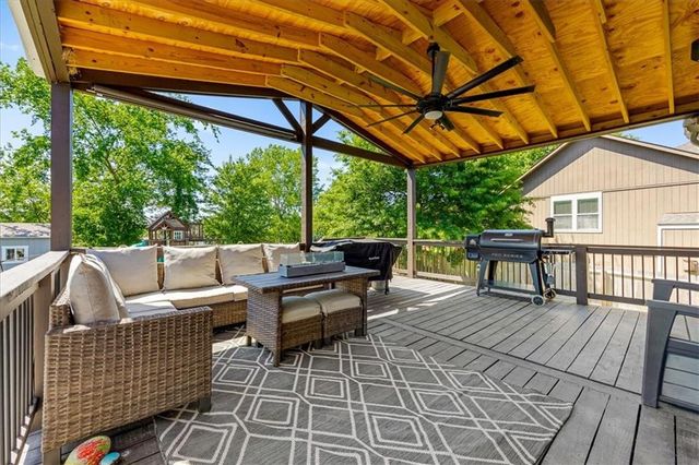 806 154th Circle, Basehor, KS 66007